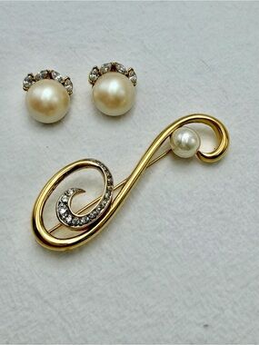 Vintage Nina Ricci Brooch and Clip earrings
